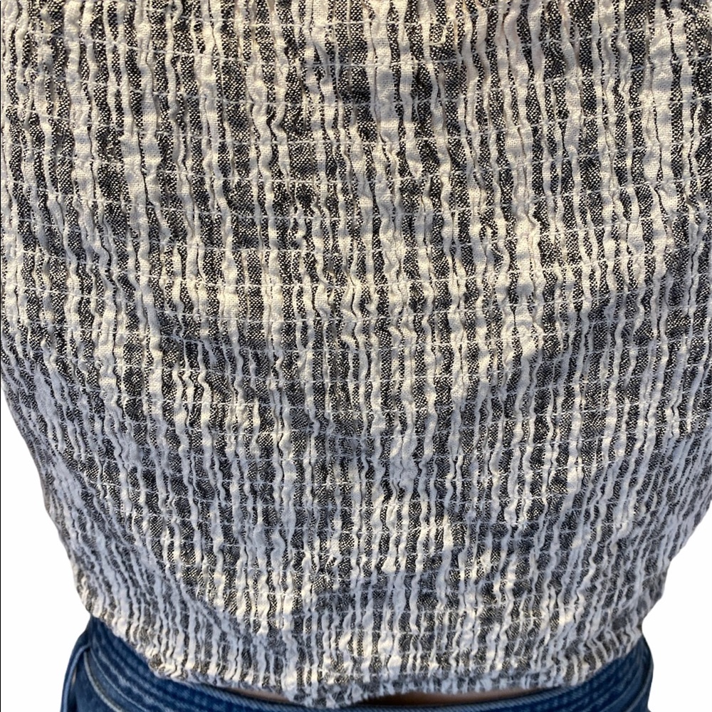 NWT Crop Ruffled Off The Shoulder Top - Picture 4 of 9